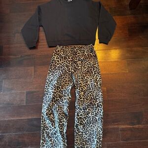 GAP Lounge Set Leopard Print Wide-Leg Pants / Cropped Crewneck